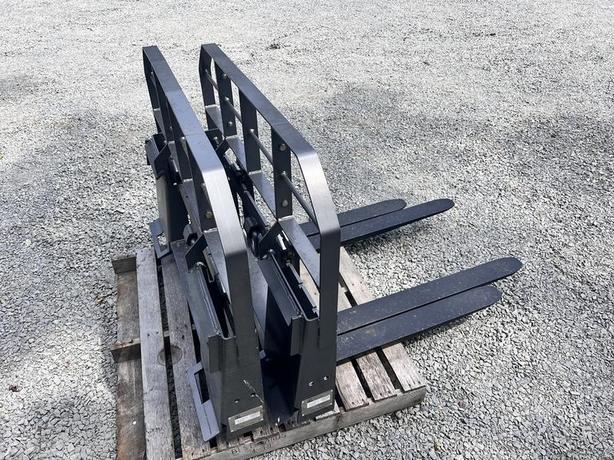 2024 Braber Equipment Regular Duty Skid Steer Pallet Forks BE-PF3042LBO500J image 3