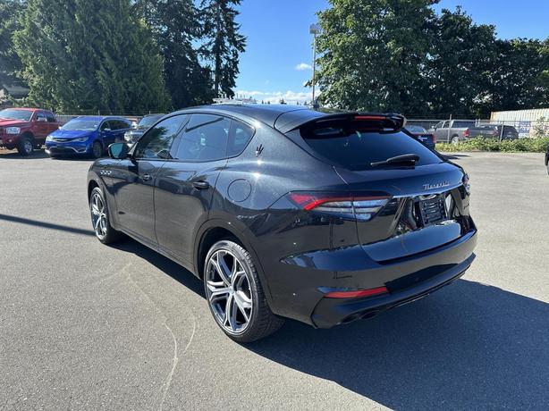 2022 Maserati Levante Modena image 3