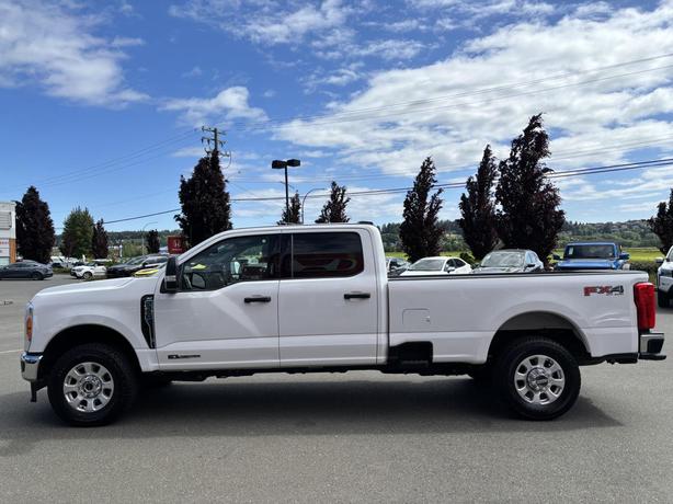 2023 Ford Super Duty F-350 SRW XLT image 4