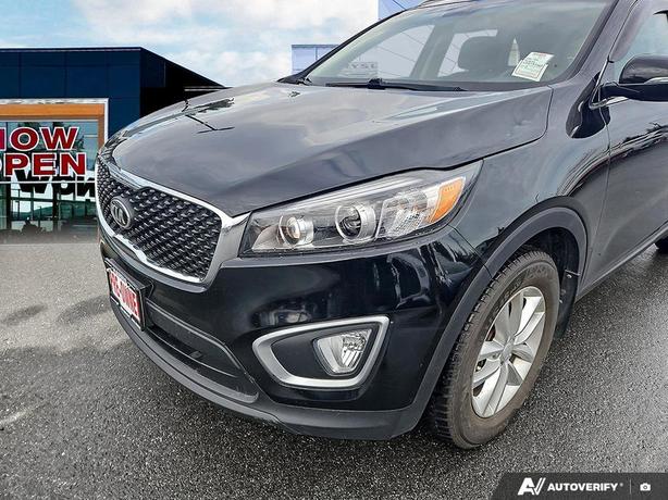 2016 Kia Sorento 2.4L LX | Low KM | Heated Seats! image 8