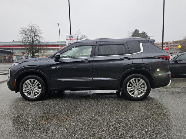 2025 Mitsubishi Outlander PHEV LE - No Accidents, One Owner, Navigation image 8