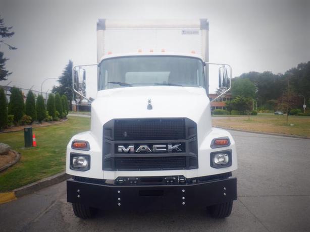 2021 Mack MD 24 Foot Cube Van with Air Brakes Dually Diesel image 3