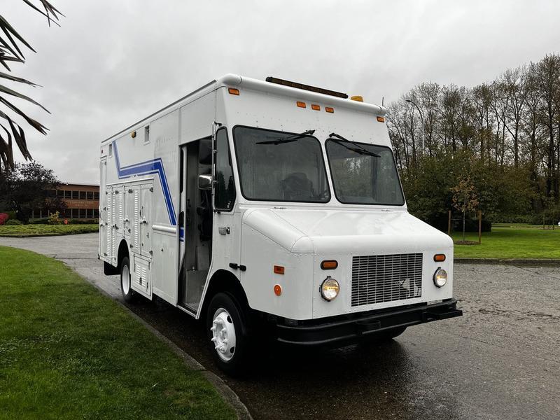 2005 Workhorse W-Series Service  Cargo Step Van With shelving display photo