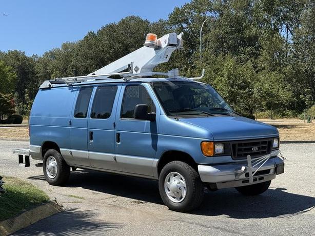 2006 Ford Econoline E-350 Cargo Van with Versalift Bucket image 1