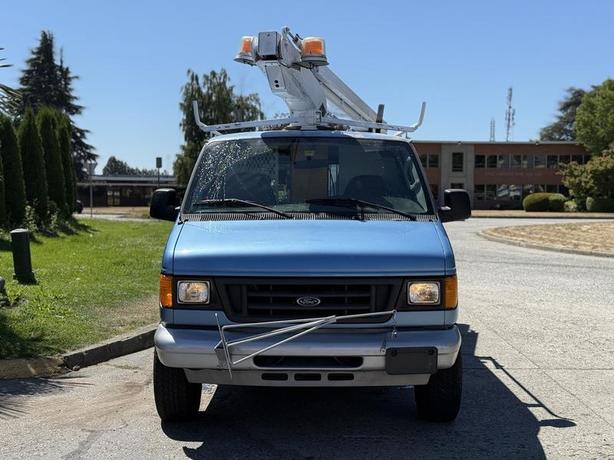 2006 Ford Econoline E-350 Cargo Van with Versalift Bucket image 4