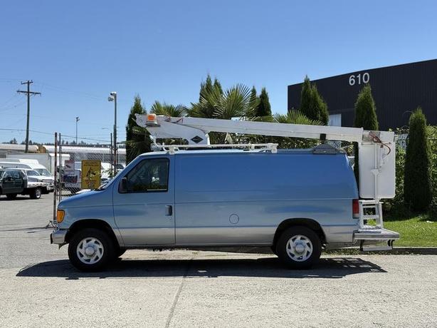 2006 Ford Econoline E-350 Cargo Van with Versalift Bucket image 7