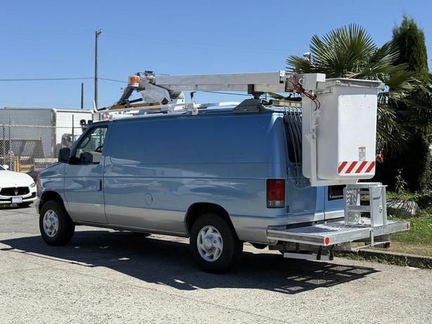 2006 Ford Econoline E-350 Cargo Van with Versalift Bucket image 8