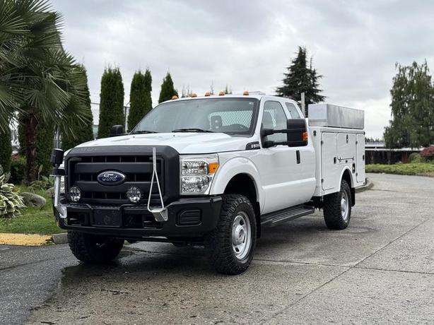 2015 Ford F-350 SD 4X4 Service Truck with Storage Compartments image 4