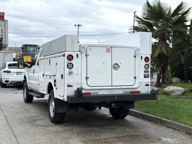 2015 Ford F-350 SD 4X4 Service Truck with Storage Compartments image 8