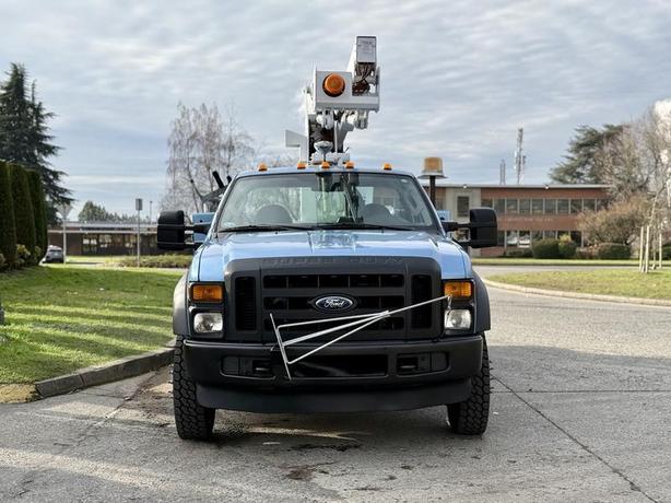 2010 Ford F-550 XL Super Duty 4x4 Versalift Bucket Service Truck image 3