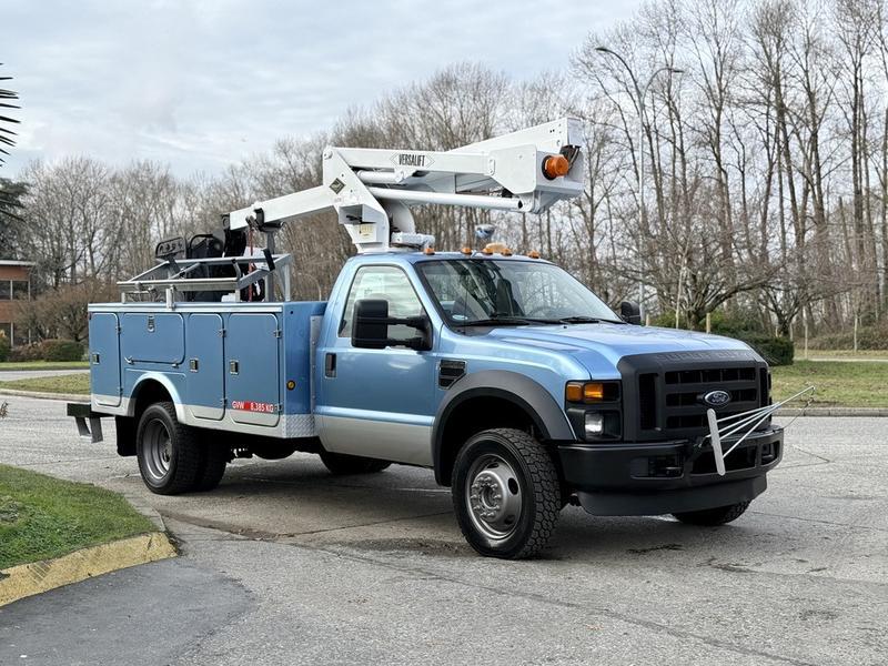 2010 Ford F-550 XL Super Duty 4x4 Versalift Bucket Service Truck display photo