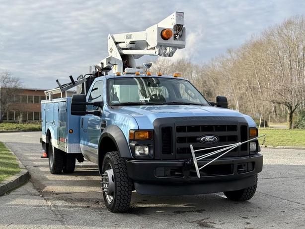 2010 Ford F-550 XL Super Duty 4x4 Versalift Bucket Service Truck image 2