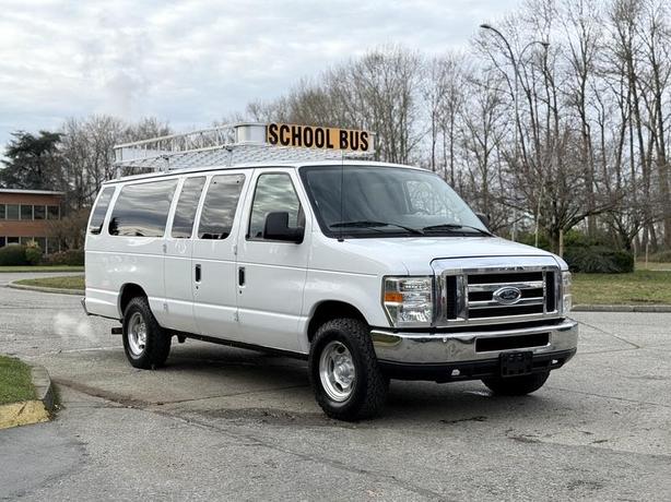2010 Ford E-350 XLT Super Duty 15-Passenger Van image 1