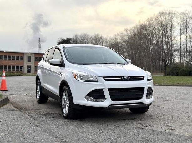 2014 Ford Escape SE 4WD Compact SUV image 2