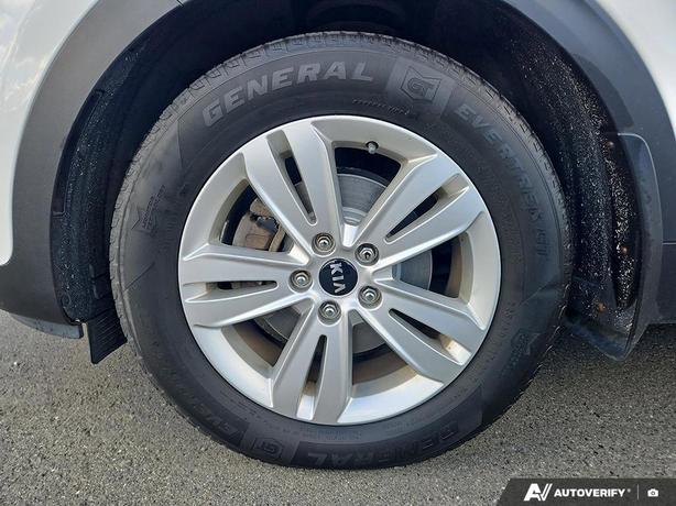 2017 Kia Sportage LX FWD | Heated Seats | Bluetooth! image 6