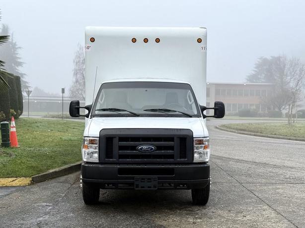 2019 Ford Econoline E-450 Super Duty 16-Foot Cube Van image 3