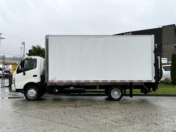 2019 Hino 195 18-Foot Cube Van with Power Lift Gate image 6