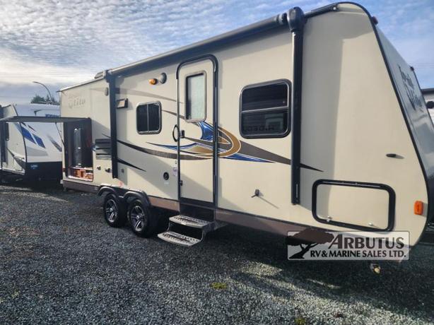 Used 2014 R-Vision Trail-Lite Crossover 210RB image 1