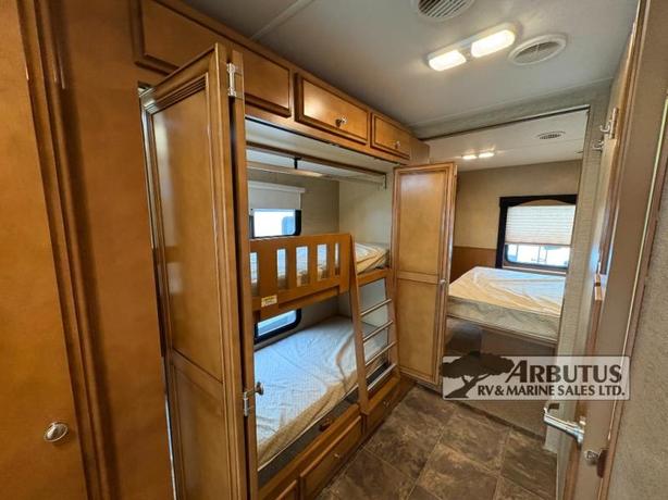Used 2013 Newmar Bay Star Sport 3310 image 4