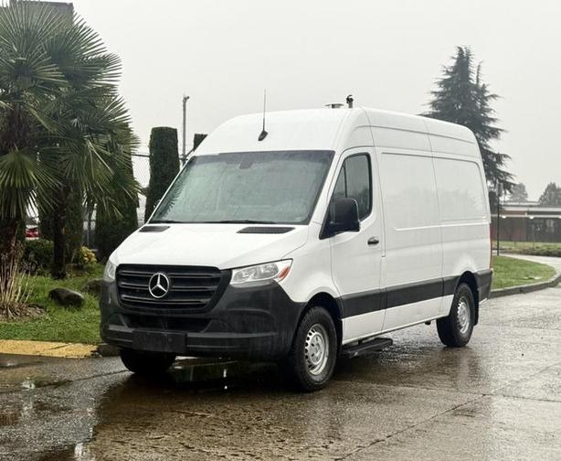 2019 Mercedes-Benz Sprinter 2500 High Roof Cargo Van with Rear Shelving image 4
