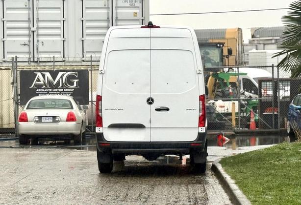 2019 Mercedes-Benz Sprinter 2500 High Roof Cargo Van with Rear Shelving image 8