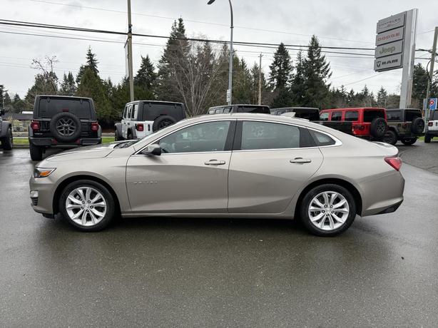 2022 Chevrolet Malibu LT image 2