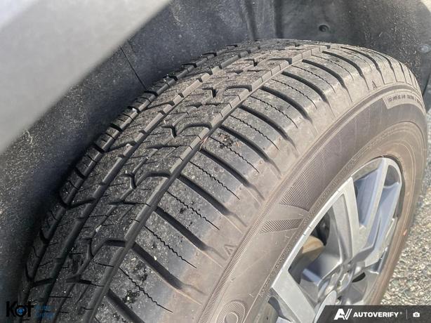 2023 GMC Acadia SLT image 7