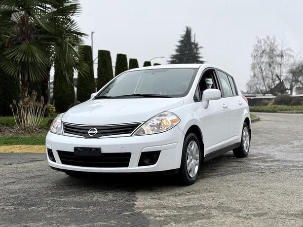 2012 Nissan Versa S Hatchback FWD image 4
