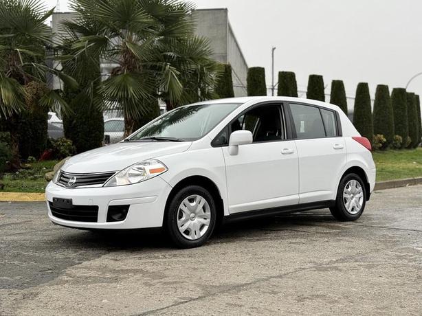 2012 Nissan Versa S Hatchback FWD image 5