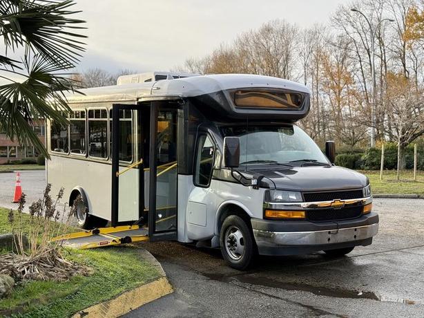 2019 Chevrolet Express 4500 22-Passenger Bus with Wheelchair Ramp image 1