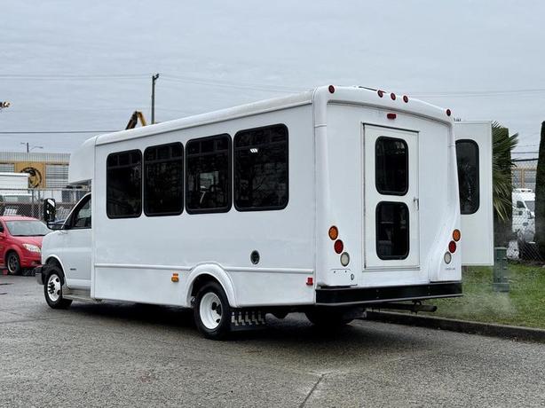 2015 Chevrolet Express 4500 11-Passenger Bus with Wheelchair Lift image 7