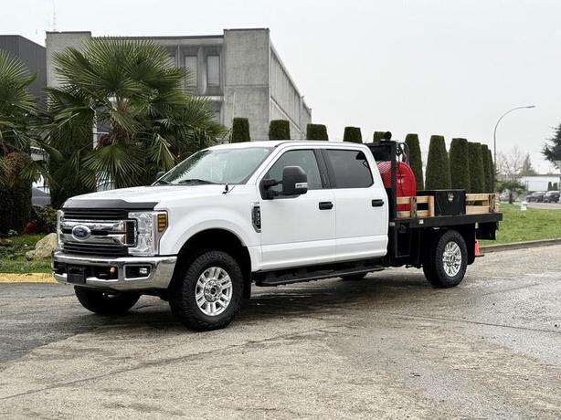 2019 Ford F-350 XLT Super Duty 4x4 Flat Deck Truck with Fuel Tank image 5