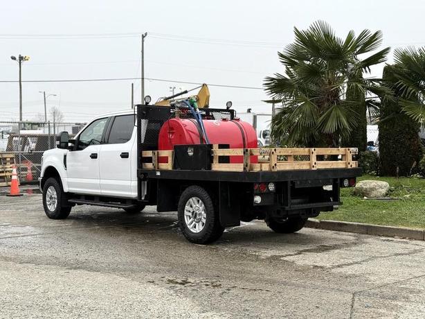 2019 Ford F-350 XLT Super Duty 4x4 Flat Deck Truck with Fuel Tank image 7