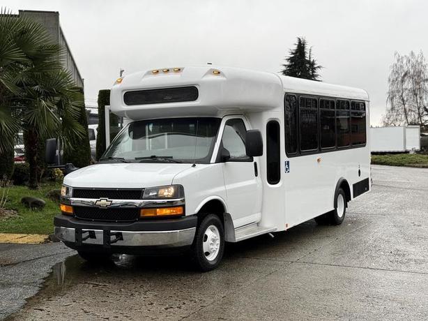 2013 Chevrolet Express G4500 21-Passenger Diesel Bus with Wheelchair Ramp image 4