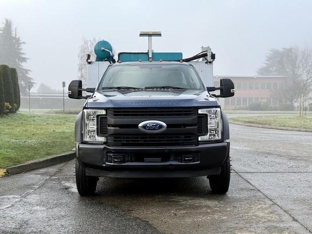 2017 Ford F-550 XL Super Duty Service Truck image 3