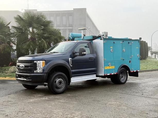 2017 Ford F-550 XL Super Duty Service Truck image 5