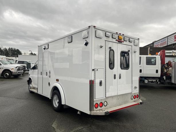 2016 Chevrolet Express G3500 Cube Van Ex Ambulance image 3