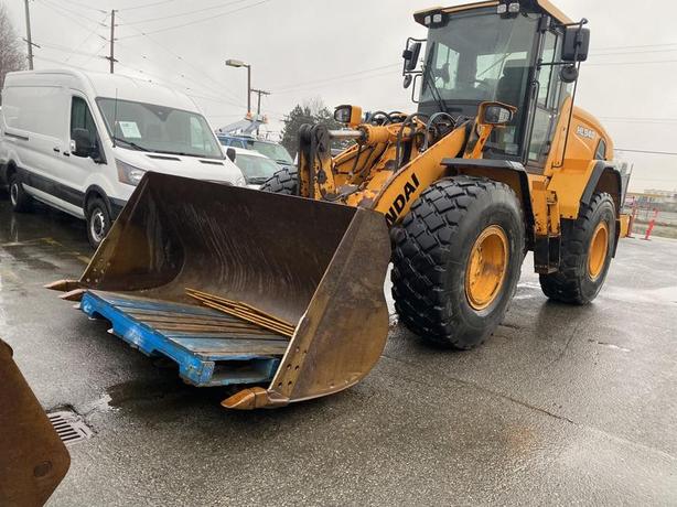 2016 Hyundai HL940 Front End Loader Diesel 2 buckets (8,952 Hours) image 2