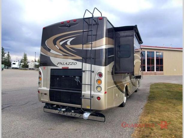 Used 2014 Thor Motor Coach PALAZZO 35.1 image 4