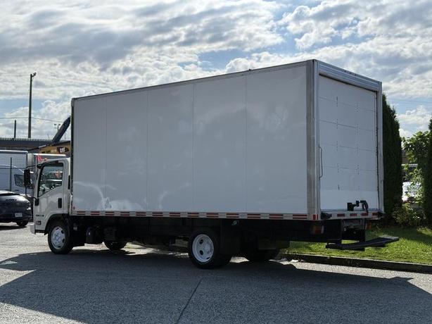 2019 Isuzu NQR 20-Foot Cube Van Box Truck Diesel image 7
