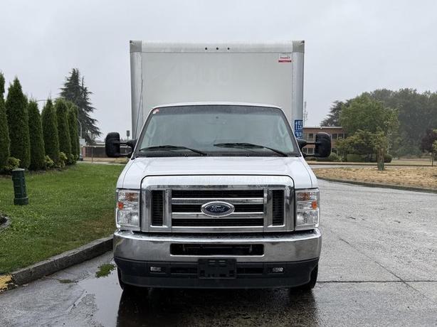2022 Ford Econoline E-450 Super Duty 16-Foot Cube Van Box Truck with Loading Ram image 3