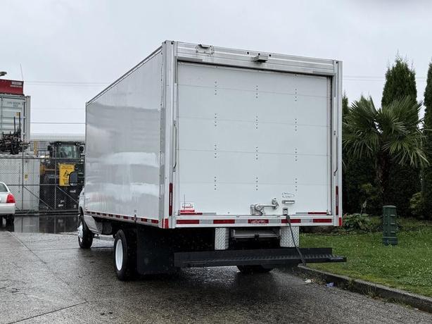 2022 Ford Econoline E-450 Super Duty 16-Foot Cube Van Box Truck with Loading Ram image 7