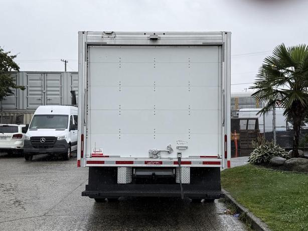 2022 Ford Econoline E-450 Super Duty 16-Foot Cube Van Box Truck with Loading Ram image 8