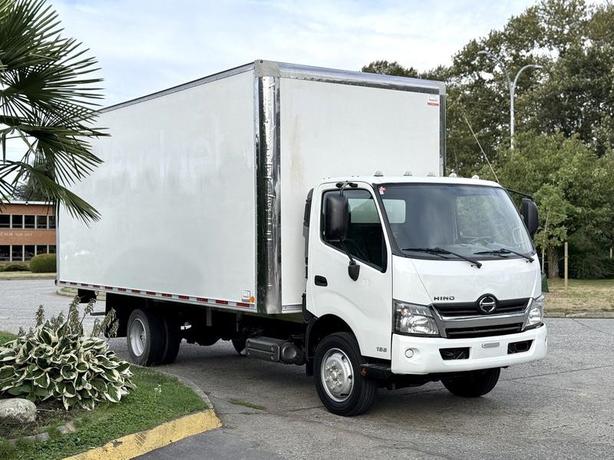 2020 Hino 195 20-Foot Diesel Cube Van Box Truck with Loading Ramp image 1
