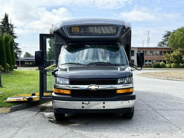 2020 Chevrolet Express 4500 22-Passenger Wheelchair Accessible Bus image 3