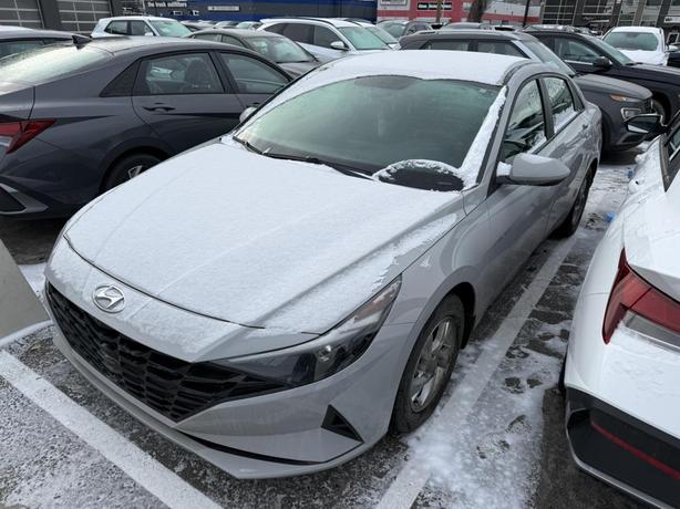 2021 Hyundai Elantra Essential  BACKUP CAMERA! FORWARD COLLISION! LANE KEEP ASSI image 2