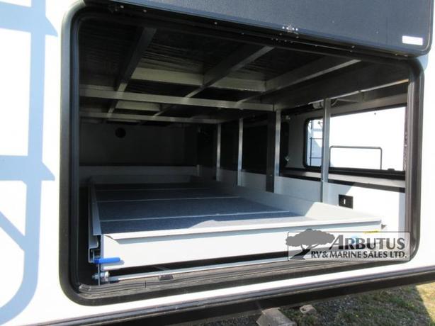 Used 2023 Alliance RV Paradigm 385FL image 6