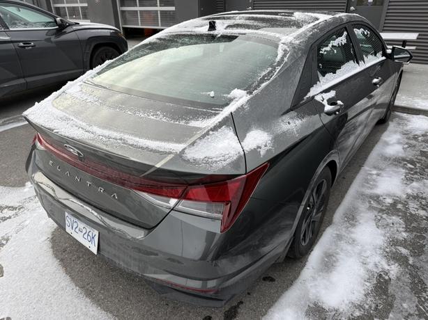 2023 Hyundai Elantra Preferred ADAPTIVE CRUISE! BLINDSPOT! FORWARD COLLISION! image 3