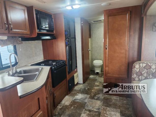 Used 2014 R-Vision Trail-Lite Crossover 210RB image 6