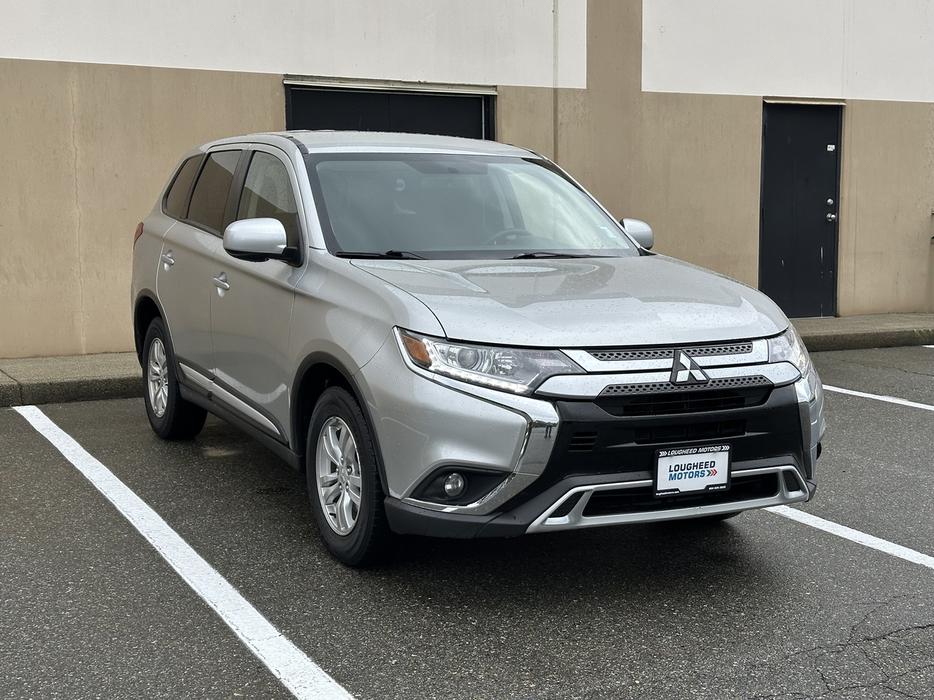 2020 Mitsubishi Outlander display photo